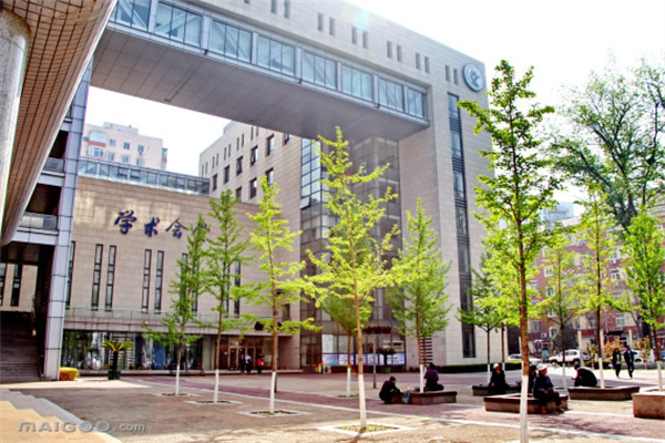 共赴光荣和梦想的伟大征程——热烈祝贺全国两会开幕